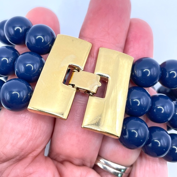 Monet Signed Vintage Navy Blue 3 Row Bead Bracelet Gold Tone Clasp - Picture 2 of 10